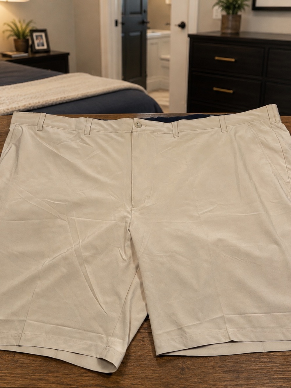 IZOD Men's Golf SwingFlex Shorts 54W Flat Front Khaki Stretch Big & Tall NWT